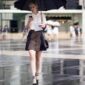 Fashion di musim hujan, (Foto: Int.
