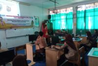 Pemberian materi manajemen pengagaran bisnis di SMK Negeri 2 Majene (Foto: Ist.)