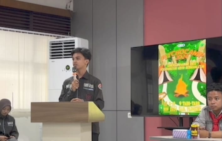 Presiden BEM KEMA Fakultas Psikologi saat menyampaikan sambutan dalam pembukaan Psychocamp 2024 (Foto: Int.)