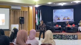 Pembawaan Materi Kegiatan Seminar Nasional, (Foto: Ist.)