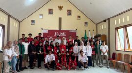 Foto Bersama dalam kegiatan KSR PMI UNM, (Foto: Ist.) 