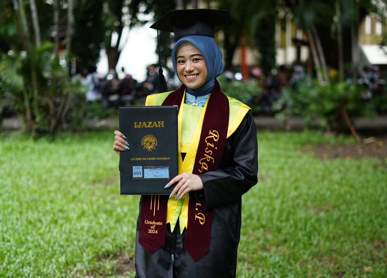 Wisudawan Terbaik FIS-H periode November 2024, (Foto: Ist.)