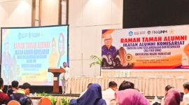 Hasmyati saat memberi sambutan pada Ramah Tamah Alumni FIIK Periode November, (Foto: Ulfa Zahirah Sudirman.)