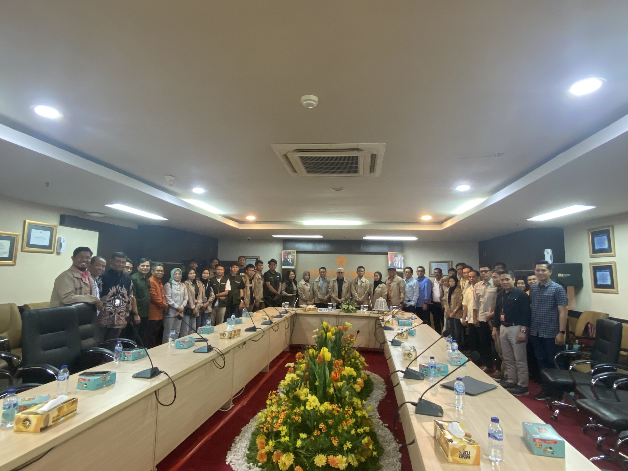 Susasana Pelepasan Tim PPK Ormawa di Menara Pinisi, (Foto: Ficka Aulia Khaerunnisa)