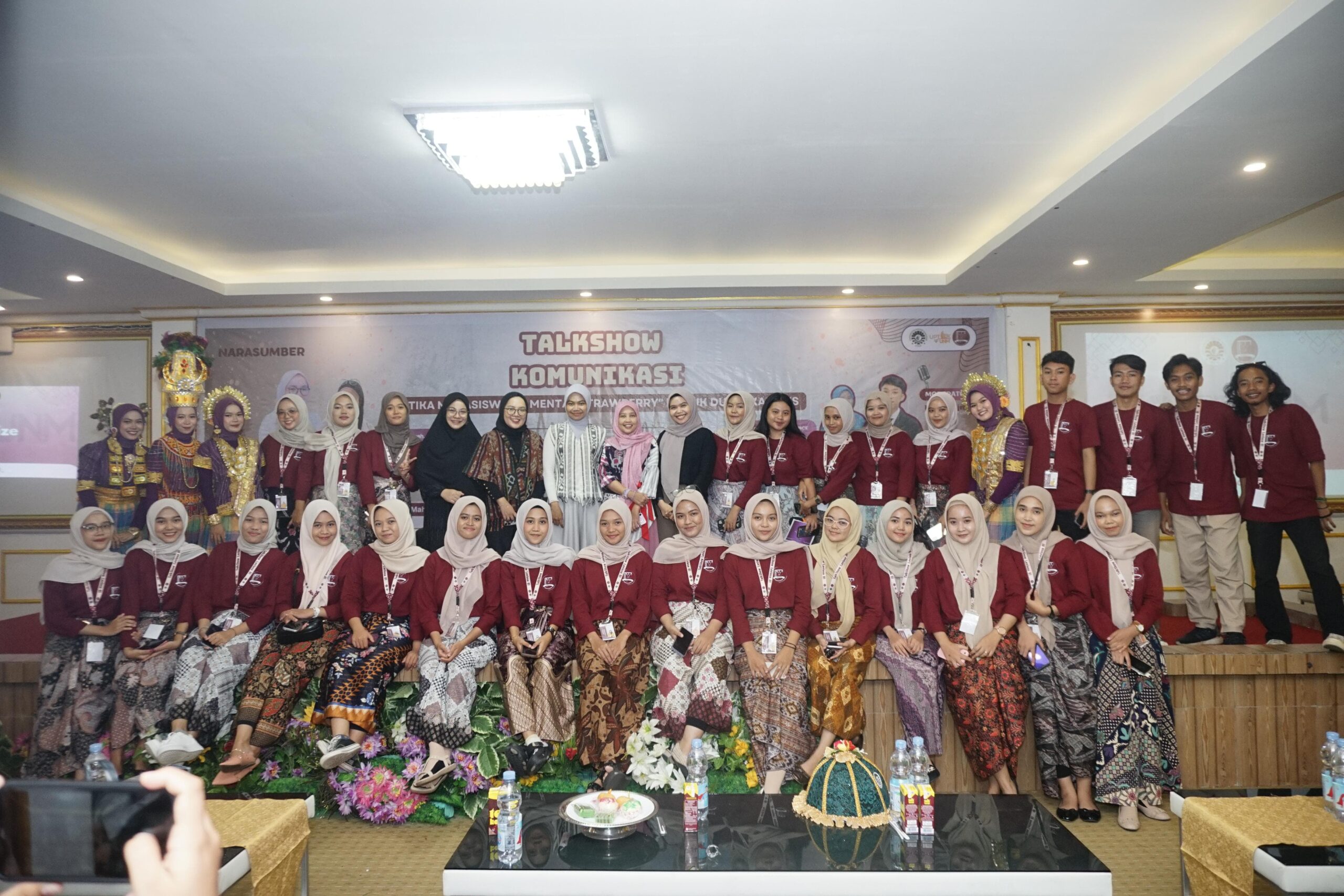 foto bersama setelah Talkshow Komunikasi (Foto: Ist.)