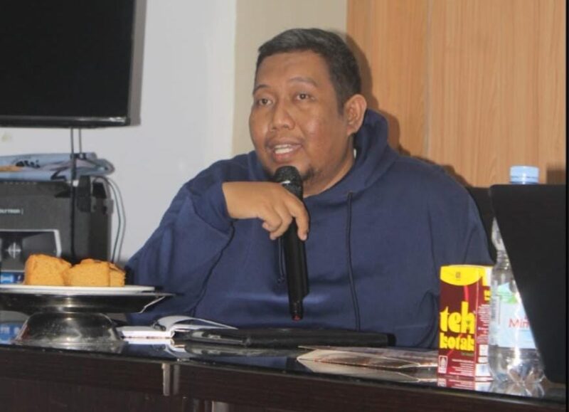 Potret Andi Karman, Demisioner Himaprodi PBSI Saat Diskusi, (Foto: Ibnu Rasul Rahman)