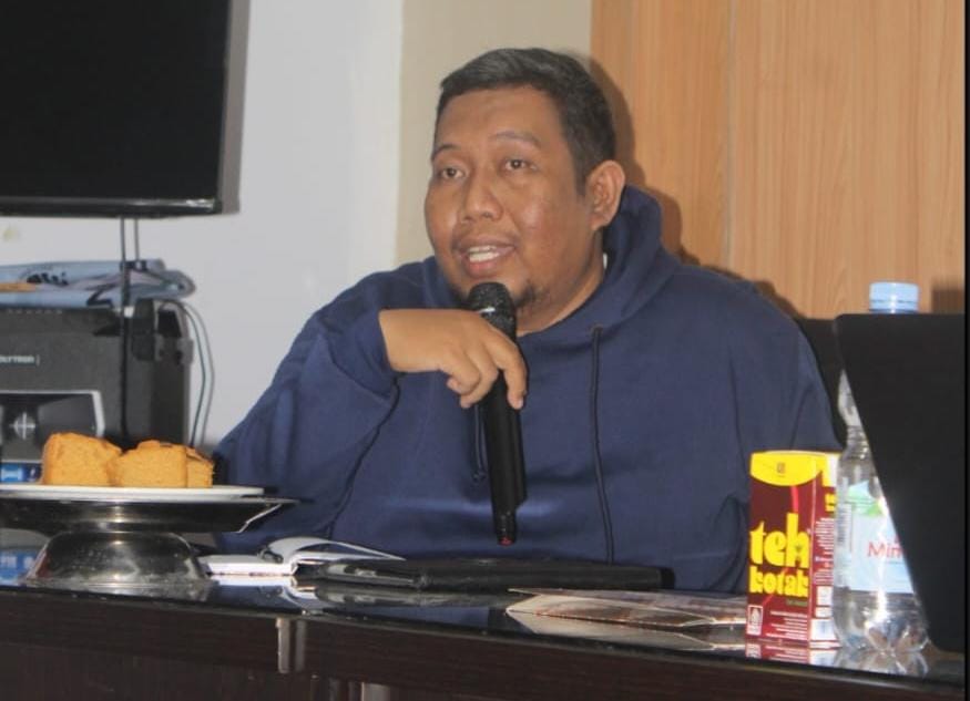 Potret Andi Karman, Demisioner Himaprodi PBSI Saat Diskusi, (Foto: Ibnu Rasul Rahman)