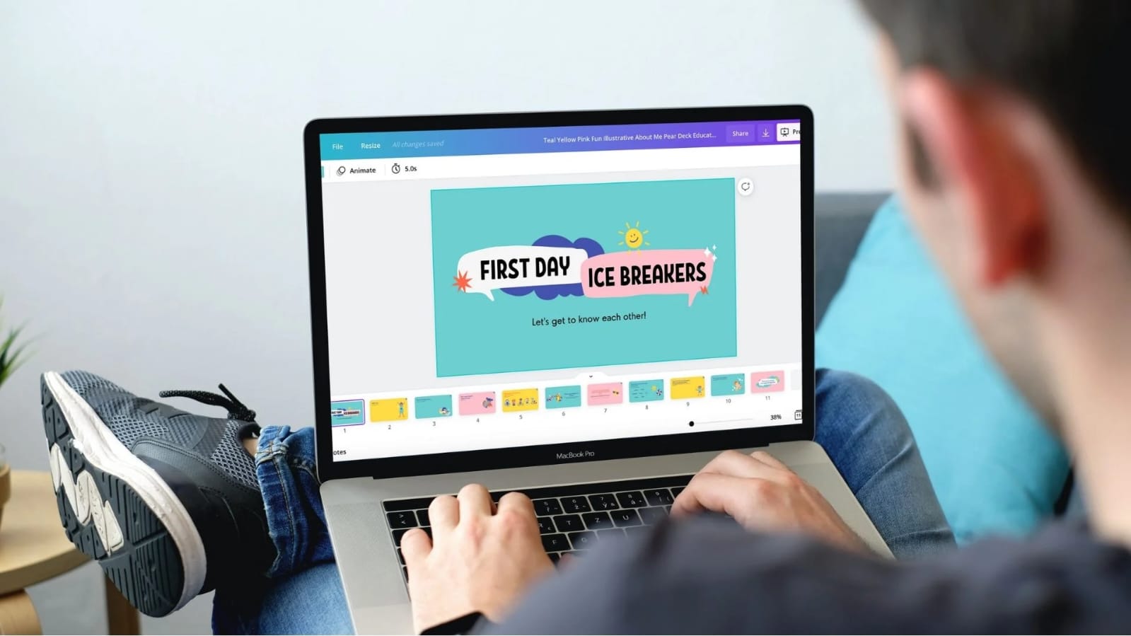 Ilustrasi Pembuatan Slides Menggunakan Canva, (Foto: Int)