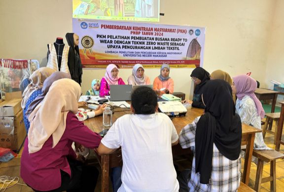 Proses Pepamaran Materi Pembautan Busana Ready to Wear dengan Teknik Zero Waste (Foto:Ist)