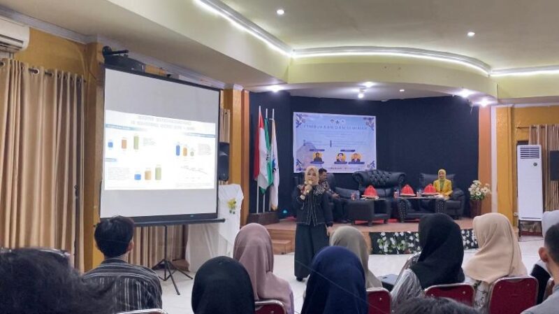 Andi Aslinda saat menyampaikan materi pada Seminar Nasional PENA 2024, (Foto: Ist.)