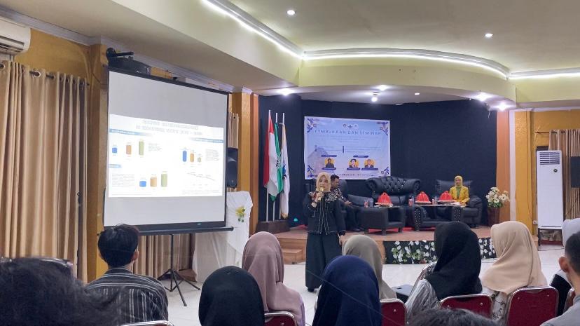 Andi Aslinda saat menyampaikan materi pada Seminar Nasional PENA 2024, (Foto: Ist.)