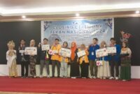 Pengumuman dan pemberian hadiah dan piagam pemenang lomba debat (Foto: Muhammad Nasruddin)