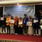 Pemberian hadiah kepada Pemenang Lomba debat PENA 2024 di Convention Hall FIP UNM, (Foto: Rahmadani)