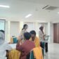 Inayah Ridhayanti Qarimah saat memberikan materi pada pelatihan konselor sebaya, (Foto: Novita Febriyanti)