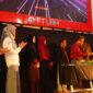 Pemotongan Tumpeng oleh Dekan FT UNM yang Didampingi Jajaran Pimpinan Fakultas dan Jurusan, (Foto: Ist)