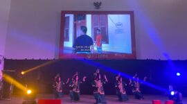 Penampilan Tarian Paduppa oleh Mahasiswa JTIK dalam acara ICE FEST, (Foto: ist)