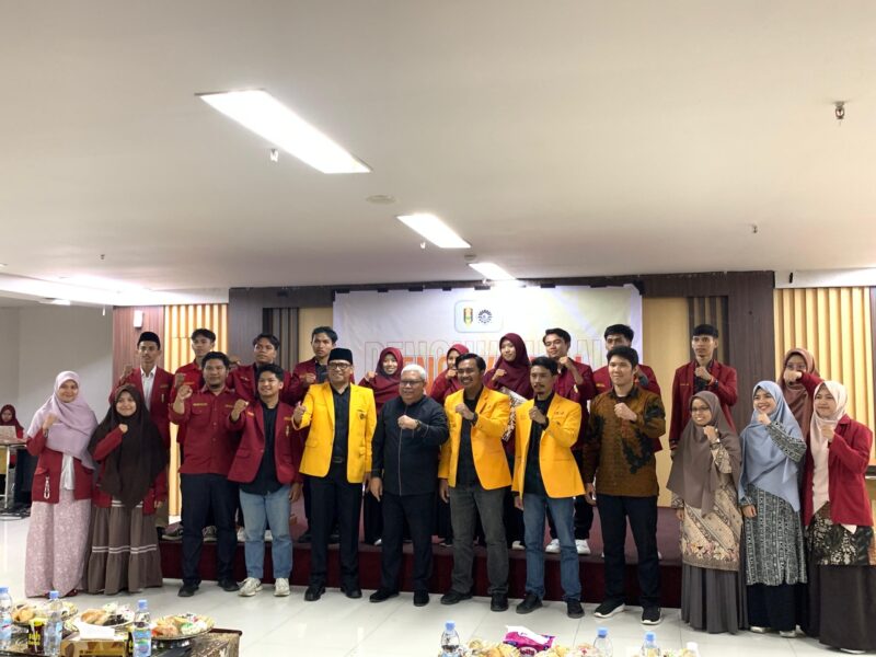Foto bersama pimpinan Universitas dengan Pimpinan Ikatan Mahasiswa Muhammadiyah, (Foto: Silmi Hafizat)