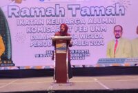 Potret Aslinda pada saat sambutan ramah tamah Fakultas Ekonomi dan Bisnis, (Foto: Ibnu Qayyum Abdullah.)