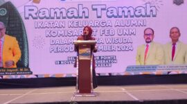 Potret Aslinda pada saat sambutan ramah tamah Fakultas Ekonomi dan Bisnis, (Foto: Ibnu Qayyum Abdullah.)