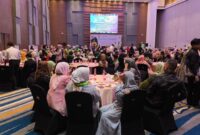 Suasana kebersamaan antara calon wisudawan bersama orang tua, (Foto: Ibnu Qayyum Abdullah.)