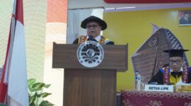 Potret Rektor Universitas Negeri Makassar saat memberikan sambutan dalam acara wisuda periode November 2024, (Foto: Ist.)