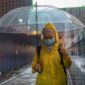 Ilustrasi seorang mahasiswa yang sedang berjalan ditengah hujan, (Foto: Int.)