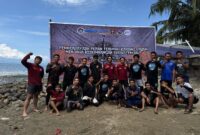 Potret Foto Bersama Tim MBKM Proyek Kemanusiaan Mapala Teknisi Fakultas Teknik Universitas Negeri Makassar (FT-UNM) dengan Kepala Dusun Kampung Baru, pemuda dari RBI, Komunitas RLE , dan pemuda setempat. (foto:Ist)