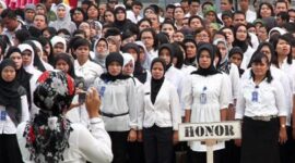 Foto guru barisan pegawai honorer, (Foto: int.)