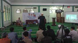 Ustadz Icuk saat berceramah di Tabligh Akbar SC Aljabar HMJ Matematika FMIPA UNM, (Foto: Arnilham.)