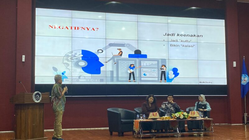 Abdullah Pandang saat menyampaikan materi dalam kegiatan talk show kesehatan mental di era Artificial Intellegence (AI), (Foto: Novita Febriyanti.)
