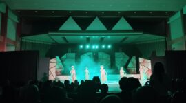 Potret penampilan tarian pembuka acara parade UKM Seni UNM, (Foto: Nurul Aenun Mardia.)