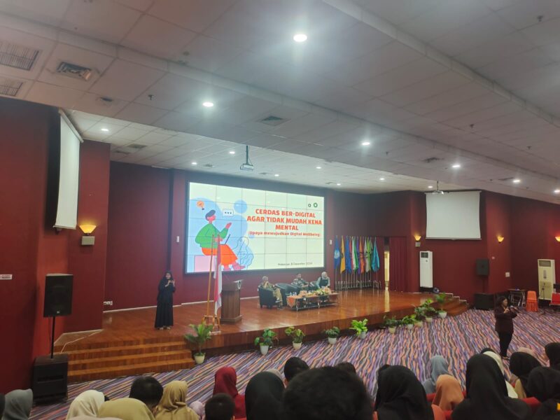 Bea Erlina saat membawakan materi,  (Foto: Muh. Zaki Mubarak Ihwan.)