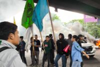 Aksi mahasiswa UNM, (Foto: Nurul Aenun Mardia.)