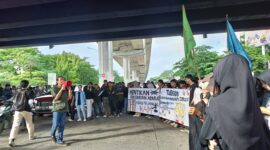 Aksi peringatan hari HAM di Flyover Makassar, (Foto: Nurul Adhani Ilham.)