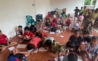 Suasana mengajar anak anak di Desa Lampoko, (Foto: ist.)