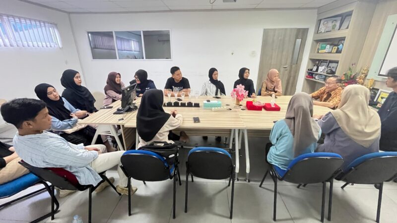Suasana kunjungan LPM Profesi UNM ke Tribun Timur, (Foto: Ist.)
