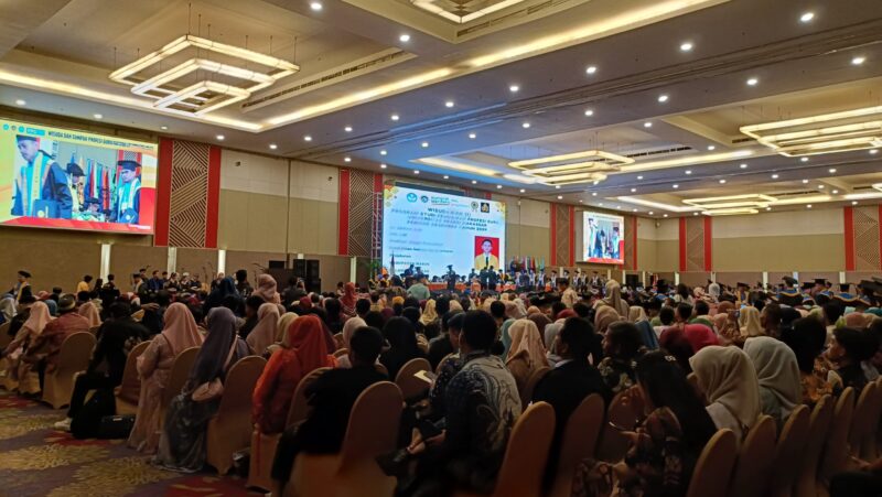 Suasana Wisuda dan Sumpah PPG di Hotel Grand Claro Makassar, (foto: Nurul Adhani Ilham.)