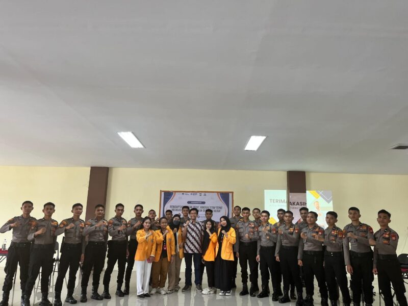Foto bersama setelah pelaksanaan Psikoedukasi di Aula Samapta Polda Sulsel, (Foto: Ist.)