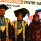 Mutmainnah Achmad mendampingi suaminya Muhammad Fauzan yang yang merupakan wisudawan PPG Terbaik UNM, (Foto: Dokumen Profesi.)