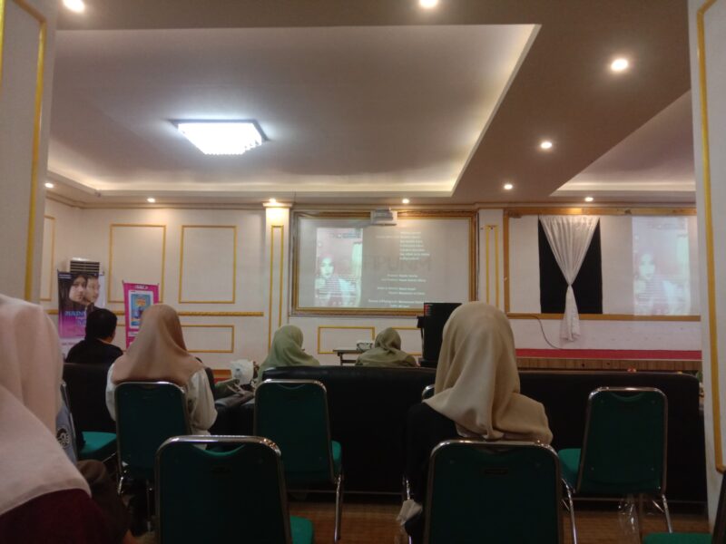Penampilan beberapa karya film mahasiswa teknologi pendidikan, (foto: Nurkhaerunnisa Aszahra Saleh.)