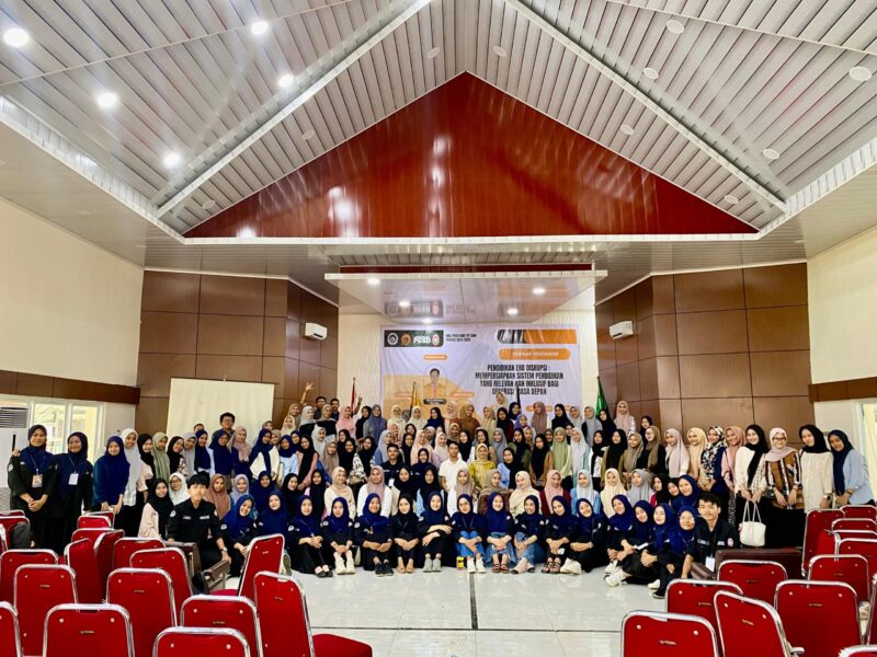 Foto bersama Civitas Academica PGSD FIP Bone UNM, (Foto:Ist.)
