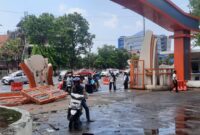Kondisi pagar kampus UNM setelah terjadi kecelakaan, (Foto: Ist.)
