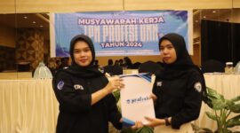 Potret pemimpin umum LPM Profesi UNM tahun 2024 (kiri) dan pemimpin umum LPM Profesi UNM tahun 2025 (kanan), (Foto: Dok. Profesi)