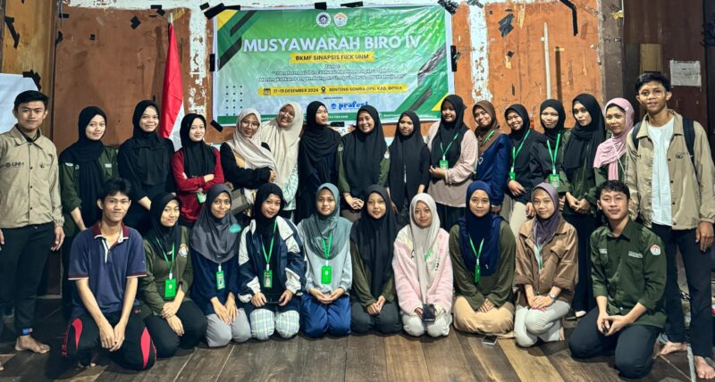Foto bersama anggota Biro BKMF Sinapsis FIKK UNM, (Foto: ist.)