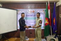 Justin (kanan) setelah terpilih sebagai formatur komandan UKM Menwa, (Foto:Ist.).
