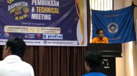 Sambutan pembina UKM Olahraga sekaligus membuka event badminton UNM Cup 2024 se-Sulsel, (Foto: Rahmadani.)