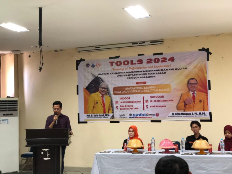 Sambutan sekaligus membuka kegiatan oleh Staf Ahli Bidang Kemahasiswaan  dan Alumni (foto:Amiruddin)