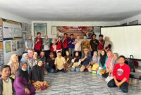 Foto Bersama Mahasiswa KKP, Pemateri Kegiatan, dan Peserta Sosialisasi Pencegahan Pernikahan Dini di Kelurahan Pannampu, Kota Makassar (Foto:ist)