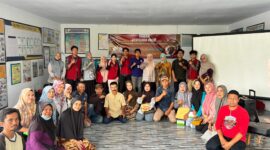 Foto Bersama Mahasiswa KKP, Pemateri Kegiatan, dan Peserta Sosialisasi Pencegahan Pernikahan Dini di Kelurahan Pannampu, Kota Makassar (Foto:ist)