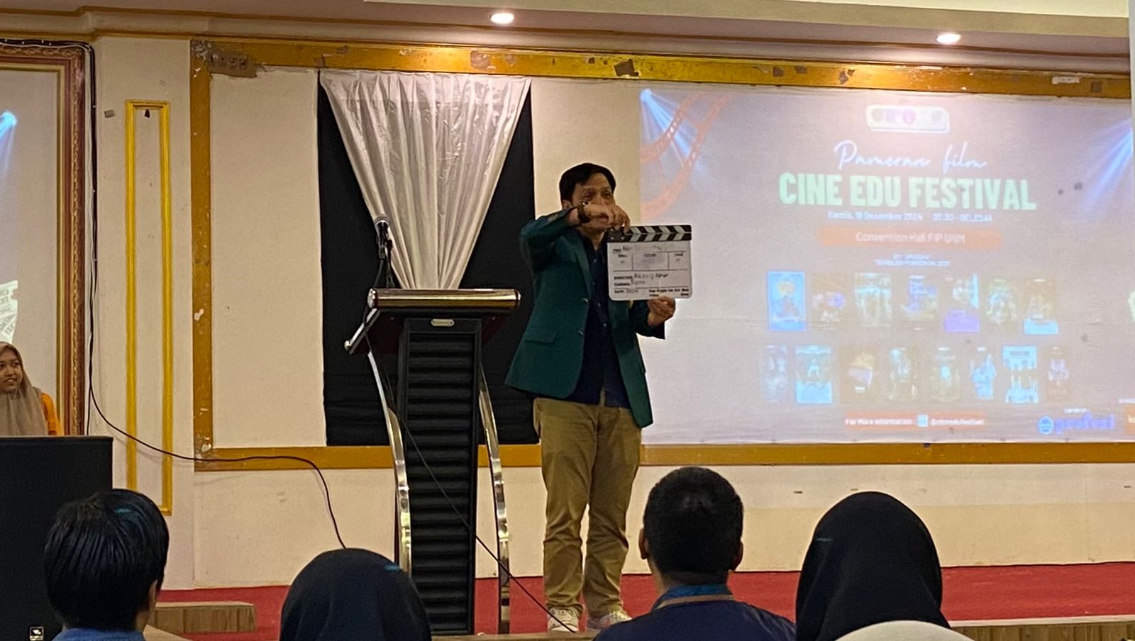 Dekan FIP Membuka Acara Pameran Film di FIP UNM, (Foto: Muh. Zaki Mubarak Ihwan)